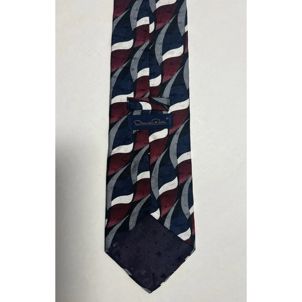 Oscar de la Renta Mens Silk Tie Navy Burgundy Silver White Abstract Wave Pattern